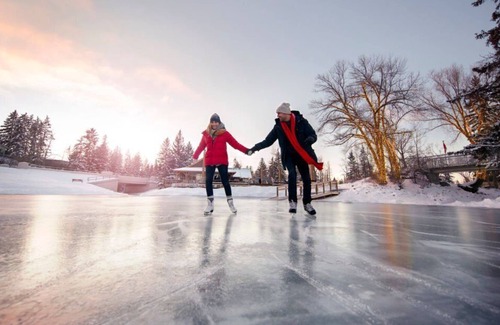 Lagoon City House | Fabulous 4 bedroom Waterfront Property-steps to your rink!