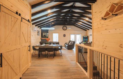 Gatlinburg - Pigeon Forge House | Fabulous 4Bed 3 bath Cottage Pool Hot tub Games