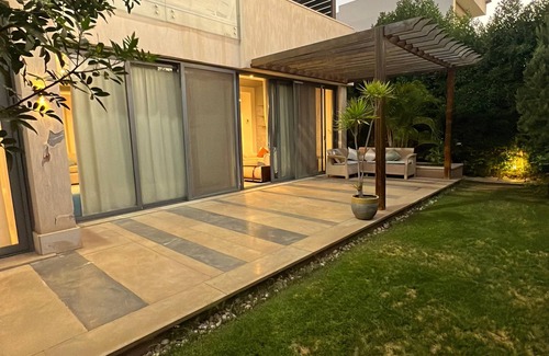 Giza Governorate Villa | Fabulous 5-bedroom villa with AC in Giza Governorate