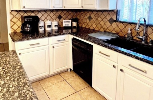 Houston House | Fabulous 5-bedroom house/private Pool in Houston a few minutes from the airport