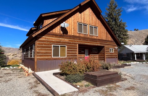Almont House | Fabulous 5 BR Vacation Home on the Taylor River