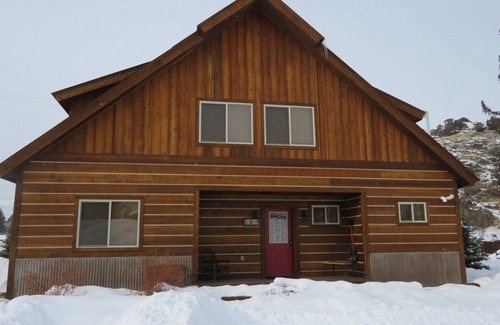Almont House | Fabulous 5 BR Vacation Home on the Taylor River