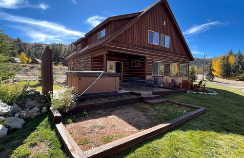 Almont House | Fabulous 5 BR Vacation Home on the Taylor River