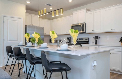 Four Corners House | Fabulous 5Bd Pool & Game Room @ Windsor Cay 1253