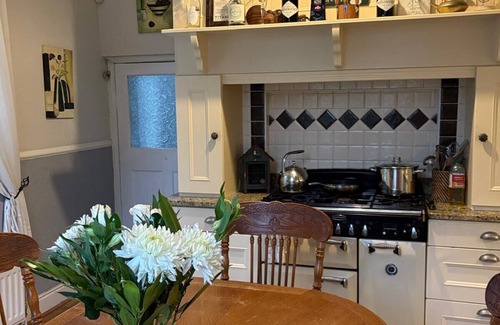 Londonderry Villa | Fabulous 6 Bedroom Victorian Period House