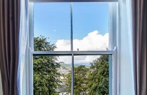 Londonderry Villa | Fabulous 6 Bedroom Victorian Period House