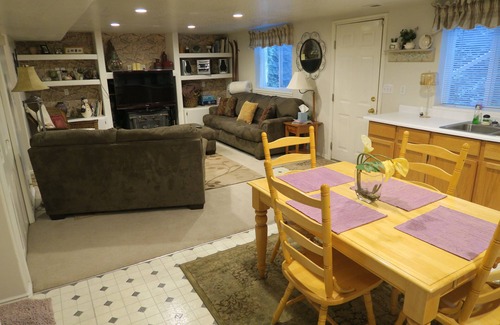 Sandy House | Fabulous 7 bedroom 3 level home at the Wasatch Mtns. in Sandy Utah