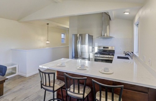 Laurel House | Fabulous and easy commute for group 6br4ba 3Houses w free parking =1price