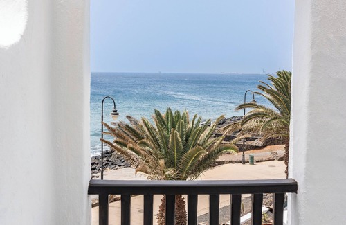 Costa Teguise Condo | Fabulous apartment with stunning Atlantic Ocean views