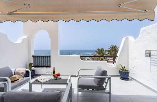 Costa Teguise Condo | Fabulous apartment with stunning Atlantic Ocean views