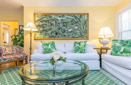 River Oaks Villa | Fabulous Beach Paradise ~ A Floral Oasis Near Beaches And Downtown