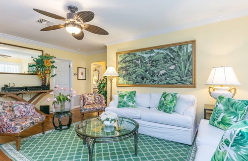 River Oaks Villa | Fabulous Beach Paradise ~ A Floral Oasis Near Beaches And Downtown
