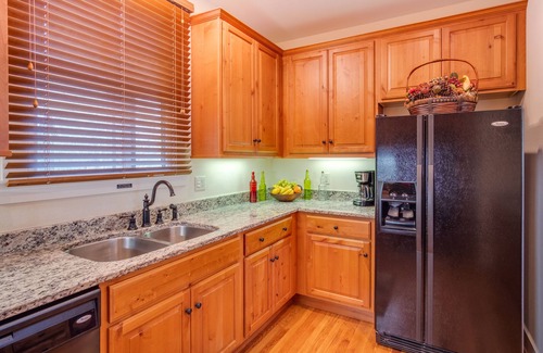 Bear Lake Reserve Cabin | Fabulous Bear Lake Reserve Cottage - PET FRIENDLY!