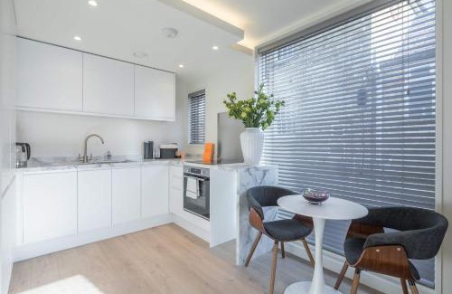 Cambridge City Centre Apartment | Fabulous Central Apt - With Balcony & Parking