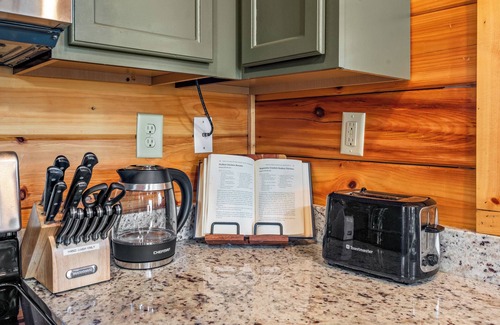 Sevierville Cabin | Fabulous Fall Cabin! Private Hot Tub! Big Yard, Peaceful Area, Mellow Roads