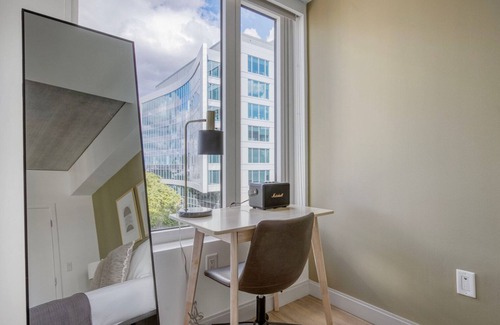 West Fens Apartment | Fabulous Fenway Studio w/Gym, nr T Stop & Dining, by Blueground