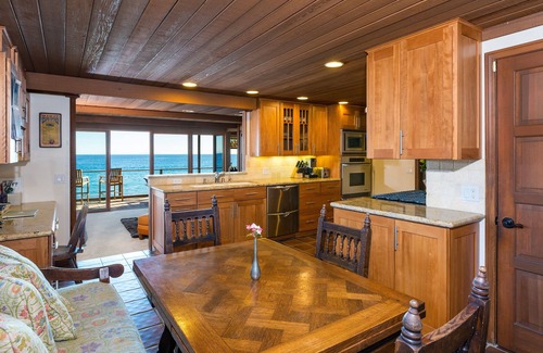 Central Malibu House | Fabulous five bedroom Malibu beach house on a dry private beach