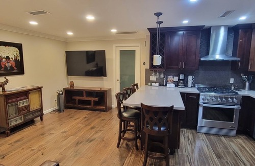 Grandview Cottage | Fabulous guest house just minutes away from anything you would need!