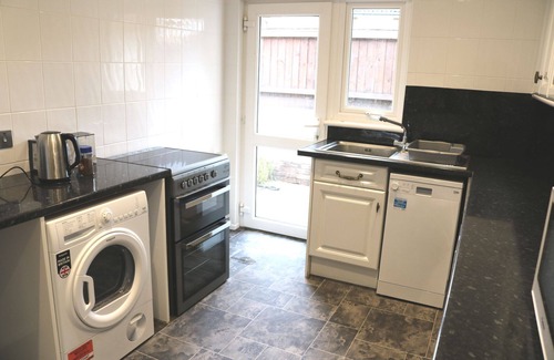 Lake House | Fabulous Holiday Cottage - Sandown