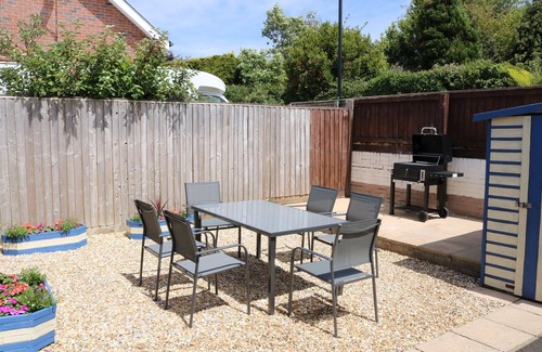 Lake House | Fabulous Holiday Cottage - Sandown