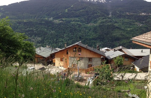 Great Alpine Road Ski Chalet | Fabulous house facing Three Valleys nr Bozel