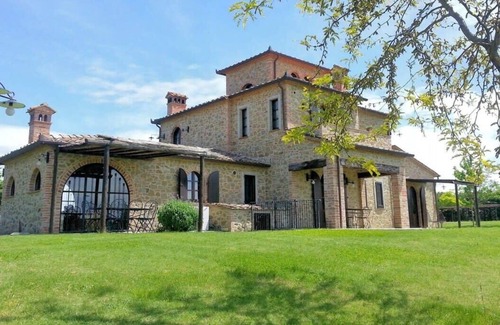 Contrada Castello Villa | Fabulous Villa Nestled Among the Vineyards and Cypresses