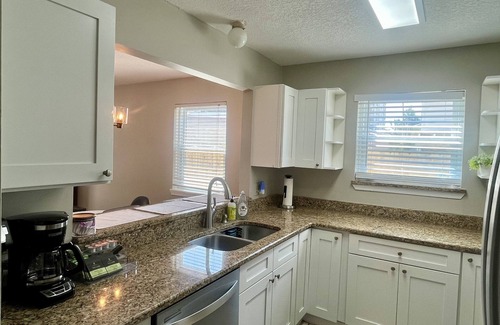 Jacksonville Beach House | Fabulous Jax Beach townhouse. 2 king bed/full bath suites. 2 blocks to ocean.