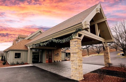 The Galena Territory Condo | Fabulous Lake Links Loft with 2-bedrooms in picturesque Galena