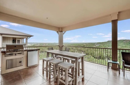 Northshore On Lake Travis Condo | Fabulous lake view lake view in Texas hill country your getaway awaits.