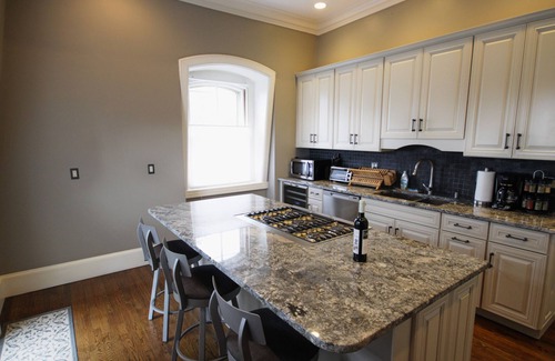 Wayland Apartment | Fabulous Penthouse apartment, steps to Brown