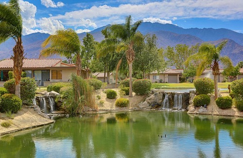 Sunrise Vista Chino Condo | Fabulous Remodel With Cool Palm Springs Vibe