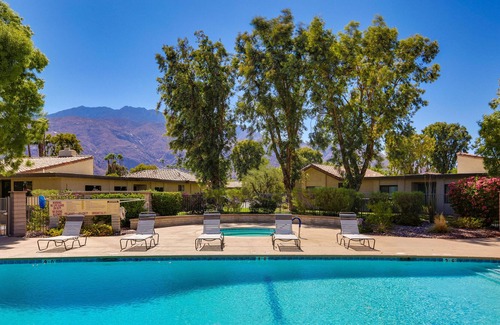 Sunrise Vista Chino Condo | Fabulous Remodel With Cool Palm Springs Vibe
