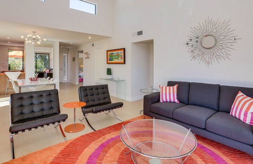 Sunrise Vista Chino Condo | Fabulous Remodel With Cool Palm Springs Vibe