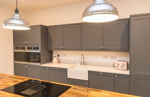 Hadnall House | Fabulous Retreat (sleeps 14) with Pool and Sauna| Pass the Keys