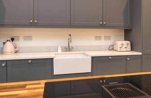 Hadnall House | Fabulous Retreat (sleeps 14) with Pool and Sauna| Pass the Keys