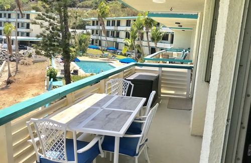 Bolongo Bay Condo | FABULOUS! So close you can taste the ocean - Amazing NEWLY RENOVATED condo !