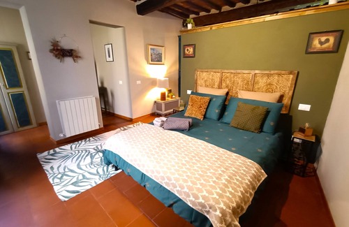 Umbertide Apartment | Fabulous stylish flat in Piazza