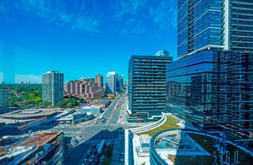 Willowdale Apartment | Fabulous Toronto 2Br 2Ba Condo Free parking Pool Gym