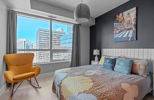 Willowdale Apartment | Fabulous Toronto 2Br 2Ba Condo Free parking Pool Gym