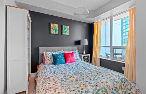 Willowdale Apartment | Fabulous Toronto 2Br 2Ba Condo Free parking Pool Gym