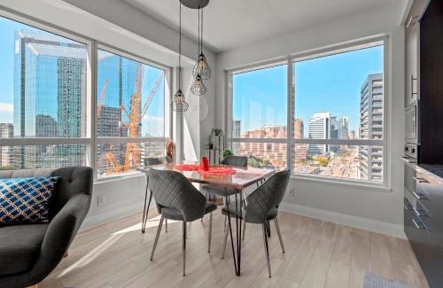 Willowdale Apartment | Fabulous Toronto 2Br 2Ba Condo Free parking Pool Gym