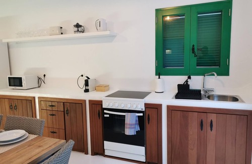 Tiagua Cottage | Fabulous two bedroom country villa with pool and jacuzzi, free parking & BBQ