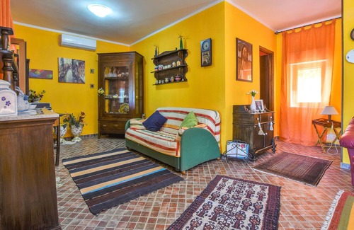 Enna House | Fabulous vacation idyll in the green countryside of Sicily.