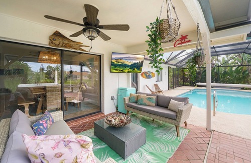 Palm Harbor House | Fabulous Waterfront Villa Sleeps 10 Heated Pool&New Spa SUP Kayak drive to beach