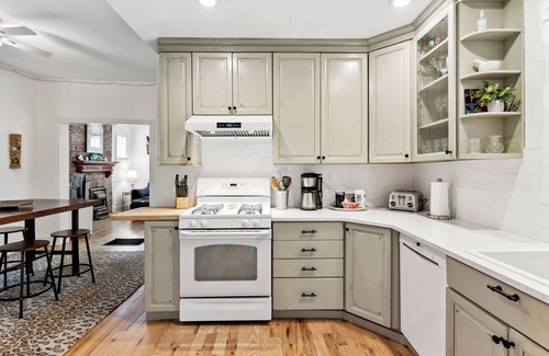 West Highland House | Fabulous West Highlands House - Quiet yet One Block to Cafes & Shops!