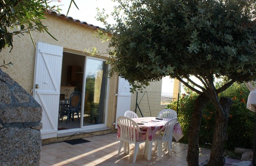 Lumio Apartment | Facing the bay of CALVI, near the beaches and coves, F2 in villa in LUMIO.