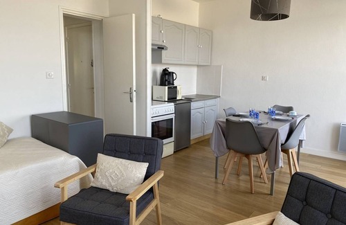 Saint-Cast-le-Guildo Apartment | Facing the large beach of Saint Cast, pleasant T2 apartment with sea view, 1 bedroom, sleeps 3