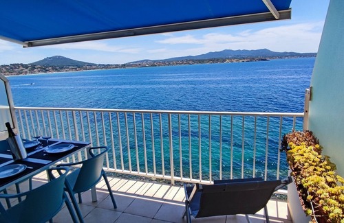 Sanary-sur-Mer Apartment | Facing the sea, close to beaches and marina, quiet