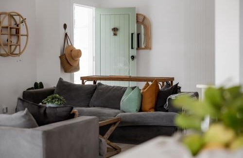 Rye House | Facing the Sun 5 min walk to beach & sleeps 8