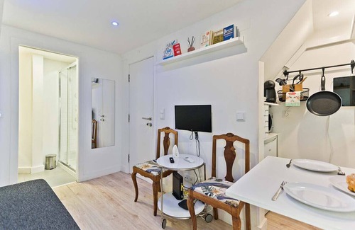 Pena Apartment | Fado Central Studio (C56)